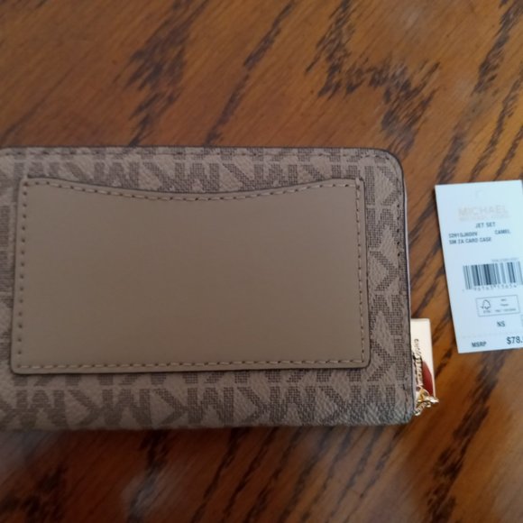 *Price Drop* Michael Kors  Camel colored Card Case, PVC - Picture 2 of 4